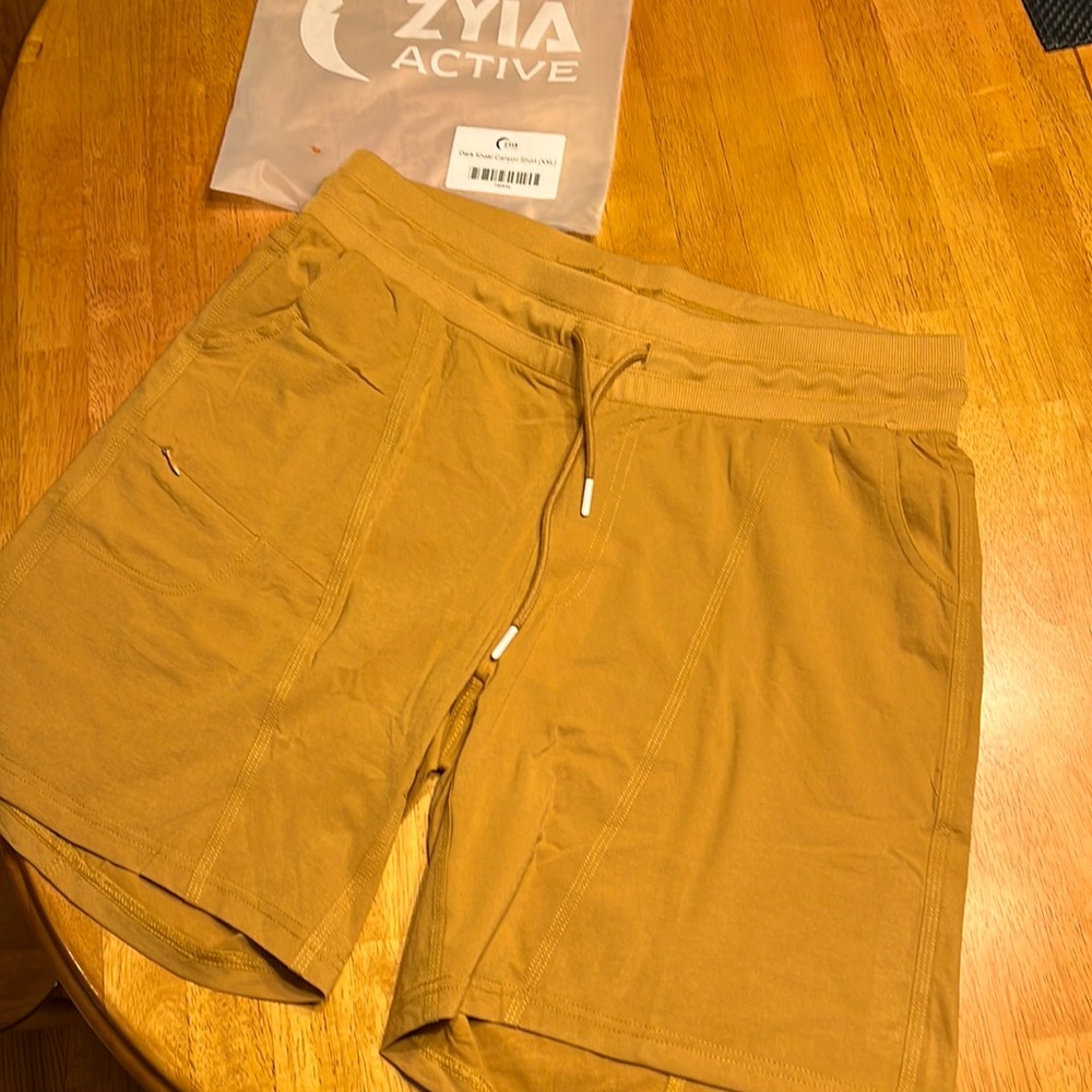 Zyia Dark Khaki Canyon Shorts - 8” inseam - Sz XXL (16)